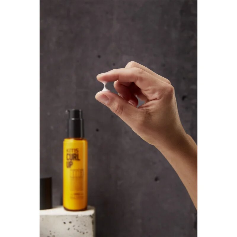 KMS Curl Up Perfecting Lotion stylingové mléko pro vlnité a kudrnaté vlasy 100 ml