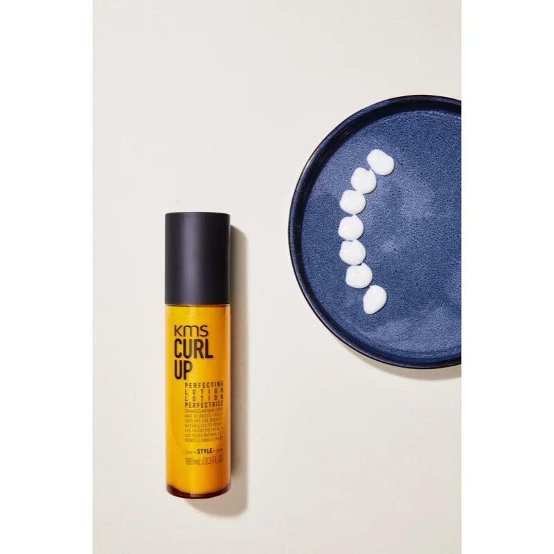 KMS Curl Up Perfecting Lotion stylingové mléko pro vlnité a kudrnaté vlasy 100 ml