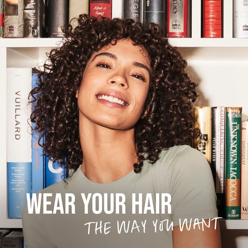 KMS Hair Stay Working Hairspray lak na vlasy pro vlasy namáhané teplem 75 ml