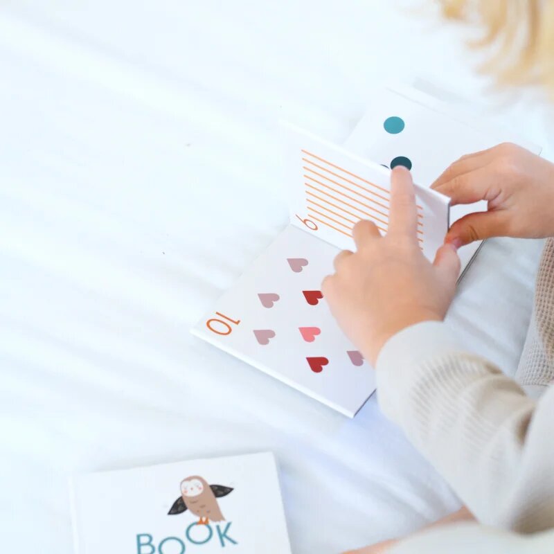 Kolorky Book Shapes otočná knížka pro děti 1 ks