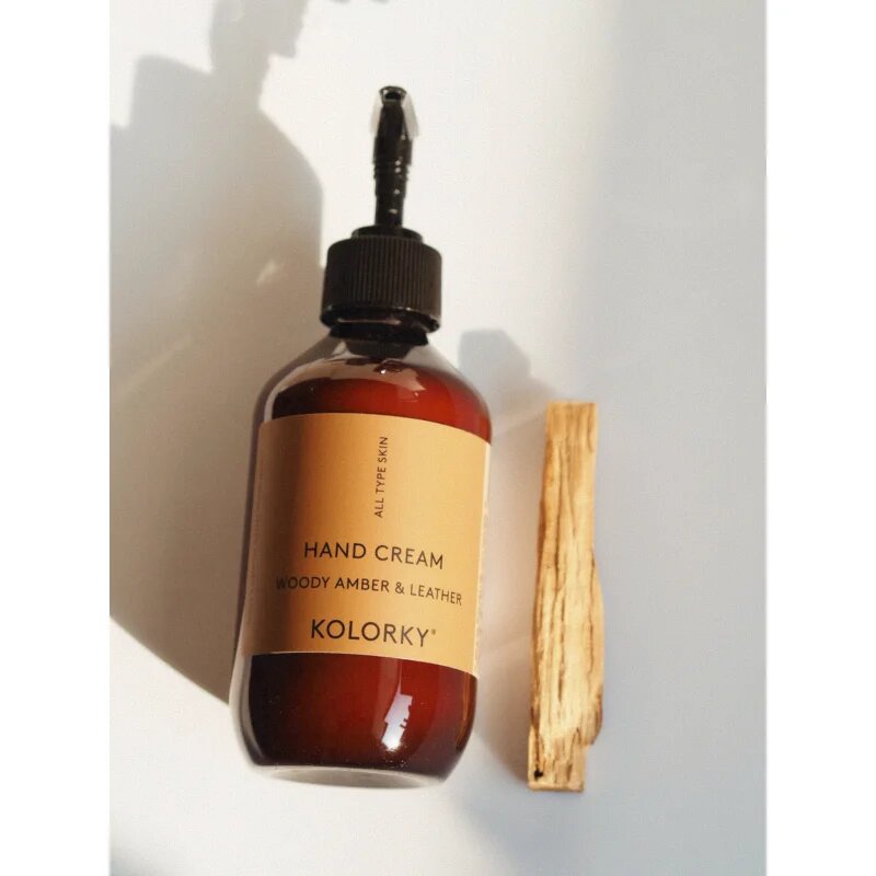 Kolorky Hand Cream krém na ruce Woody Amber & Leather 270 ml