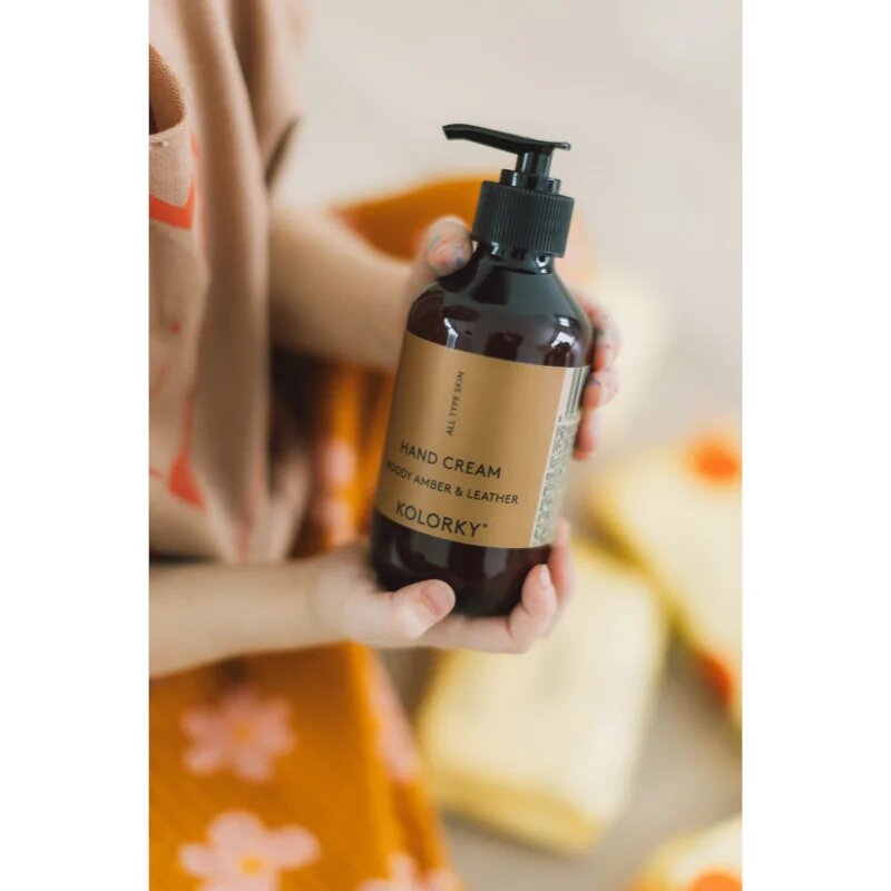 Kolorky Hand Cream krém na ruce Woody Amber & Leather 270 ml