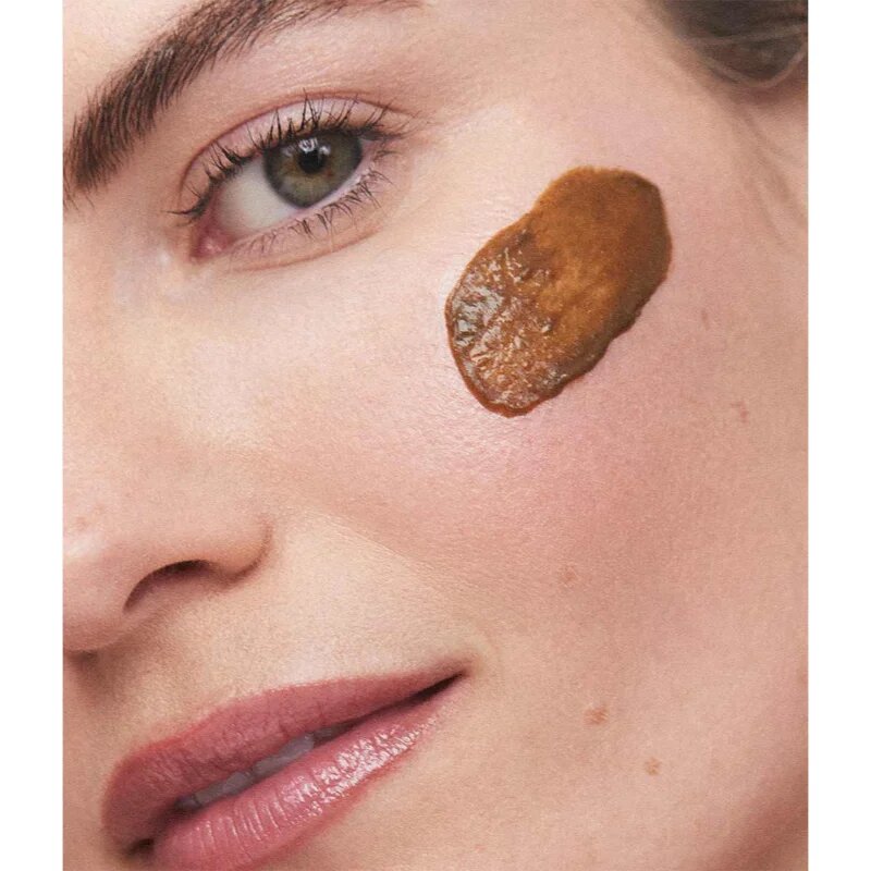 Kora Organics Turmeric Brightening & Exfoliating Scrub + Mask peeling a maska 100 ml