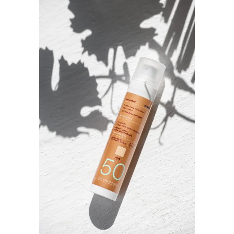 Korres Red Grape Tinted Daily Sunscreen tónovací opalovací krém pro sjednocení barevného tónu pleti SPF 50 50 ml