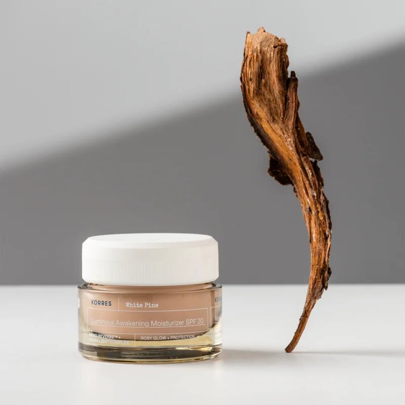 Korres White Pine Meno-Reverse™ regenerační a zpevňující krém SPF 20 40 ml