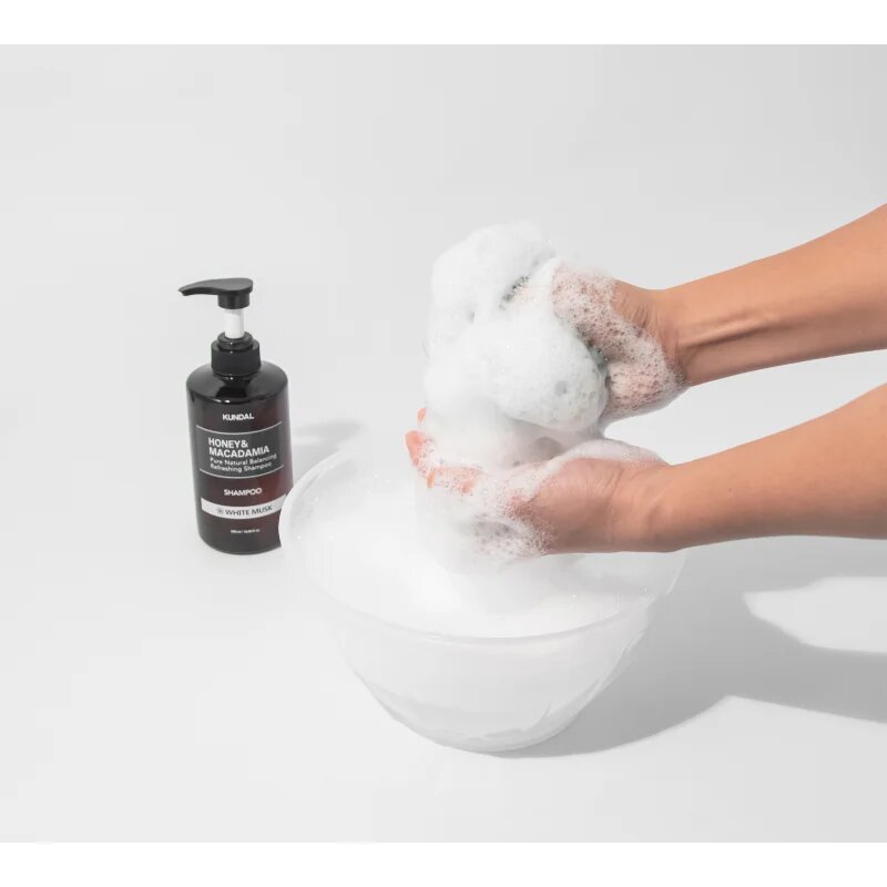 KUNDAL Honey & Macadamia White Musk přírodní šampon pro suché a poškozené vlasy 500 ml