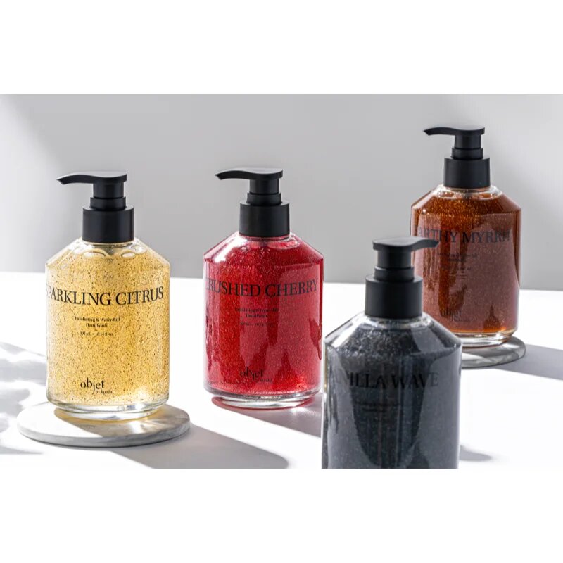 KUNDAL Objet Exfoliating & Waterfull Hand Wash exfoliační tekuté mýdlo na ruce s vůní Crushed Cherry 380 ml