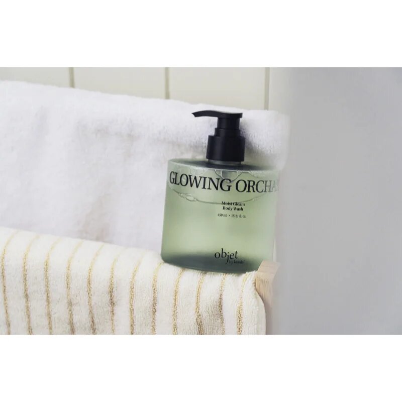 KUNDAL Objet Moist Gleam Body Wash parfémovaný sprchový gel pro intenzivní hydrataci s vůní Glowing Orchard 450 ml