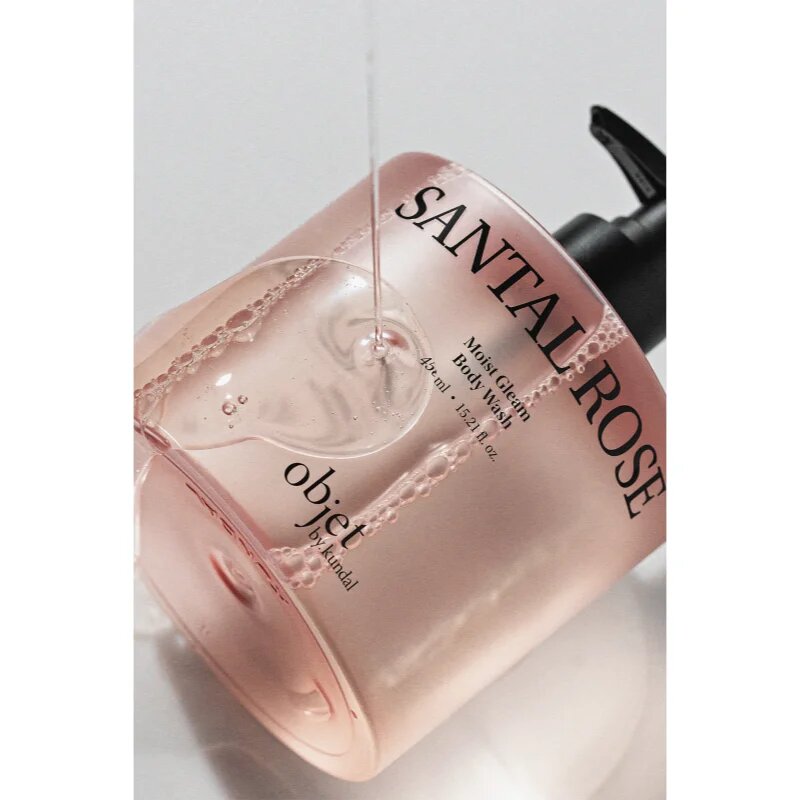 KUNDAL Objet Moist Gleam Body Wash parfémovaný sprchový gel pro intenzivní hydrataci s vůní Santal Rose 450 ml