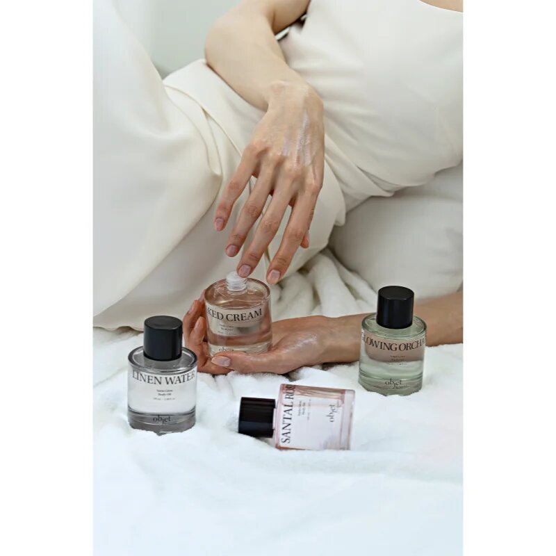 KUNDAL Objet Satin Glow Body Oil pečující tělový olej pro intenzivní hydrataci s vůní Glowing Orchard 100 ml