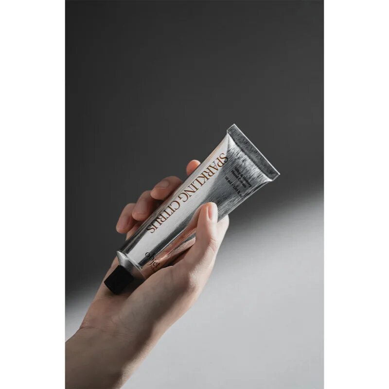 KUNDAL Objet Silky & Buttery Hand Cream pečující krém na ruce s vyživujícím účinkem s vůní Sparkling Citrus 50 ml