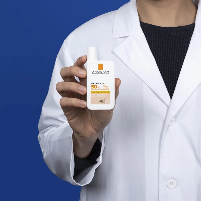La Roche-Posay Anthelios UVMUNE 400 ochranný tónovaný fluid na obličej SPF 50+ 50 ml
