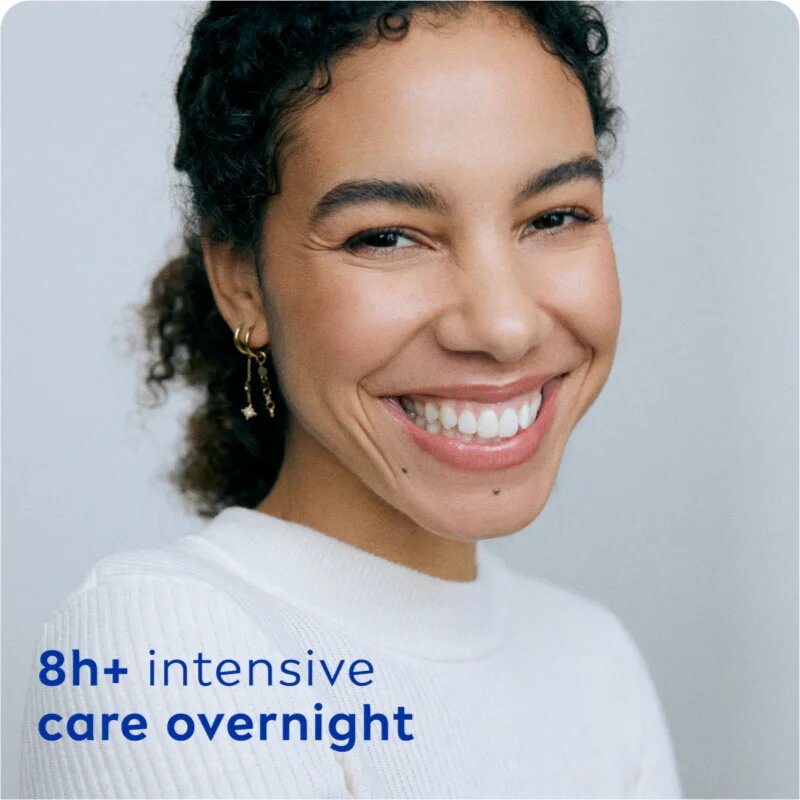 Labello Over Night Care regenerační balzám na rty s levandulí 4.8 g