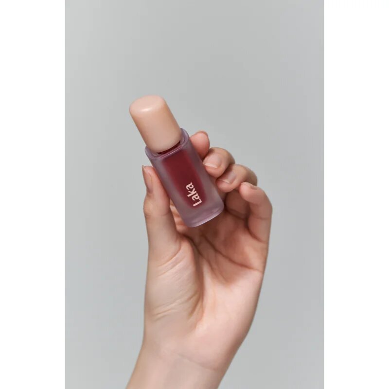 Laka Fruity Glam Tint dlouhotrvající lesk na rty s hydratačním účinkem odstín 104 Cherry 4.5 g