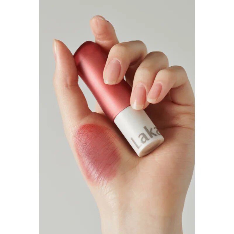 Laka Soul Vegan Lip Balm balzám na rty pro hydrataci a lesk odstín Berry 3.9 g