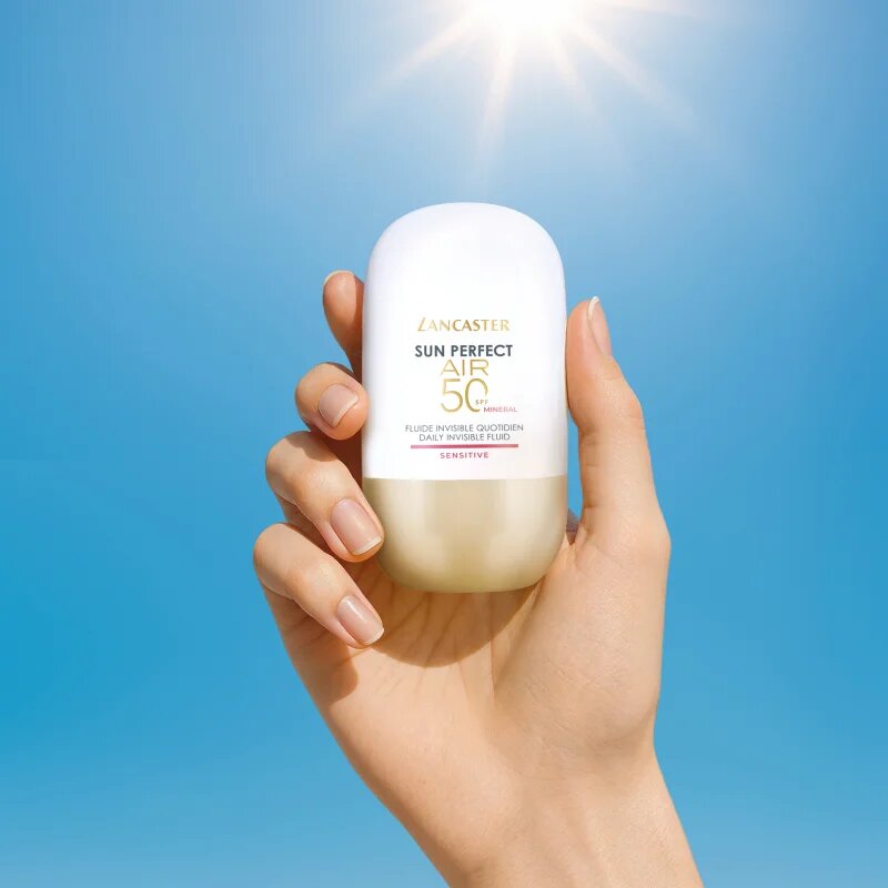 Lancaster Sun Perfect Air 50 Sensitive Mineral ultra lehký ochranný fluid pro citlivou pleť se sklonem ke zčervenání SPF 50 40 ml