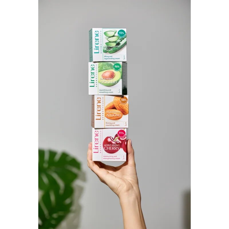 Lirene Hydration & Nourishment Regenerating Aloe regenerační liftingový krém s aloe vera a bambuckým máslem 50 ml