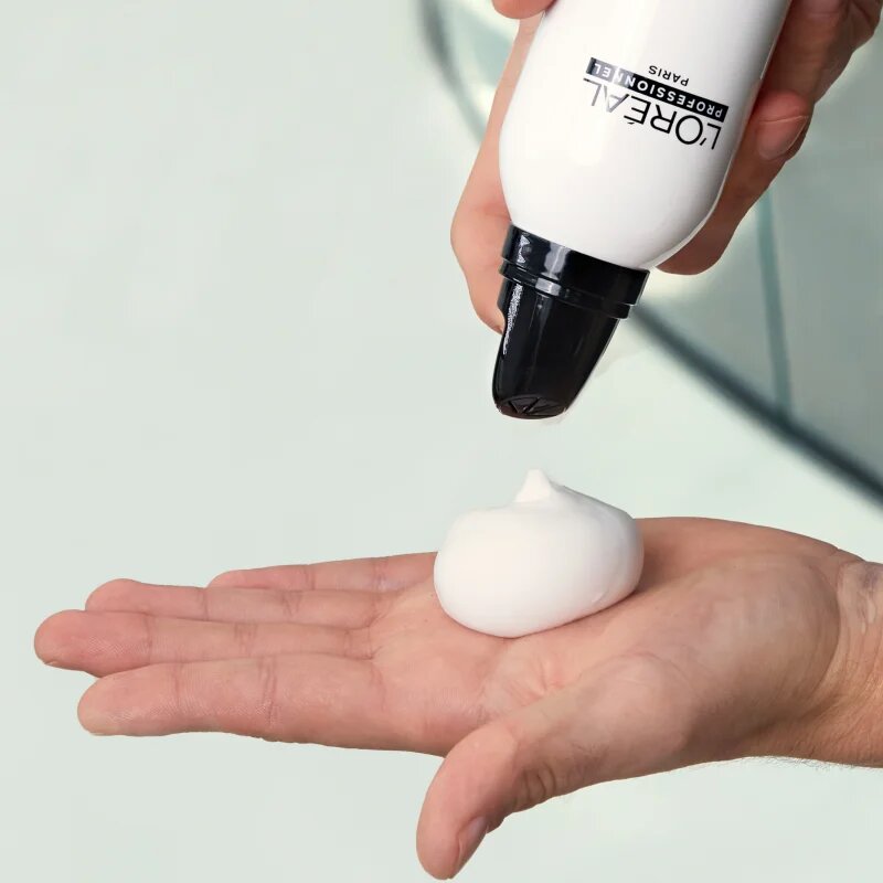 L’Oréal Professionnel Tecni.Art Full Volume Extra silně fixační pěna pro extra velký objem 250 ml