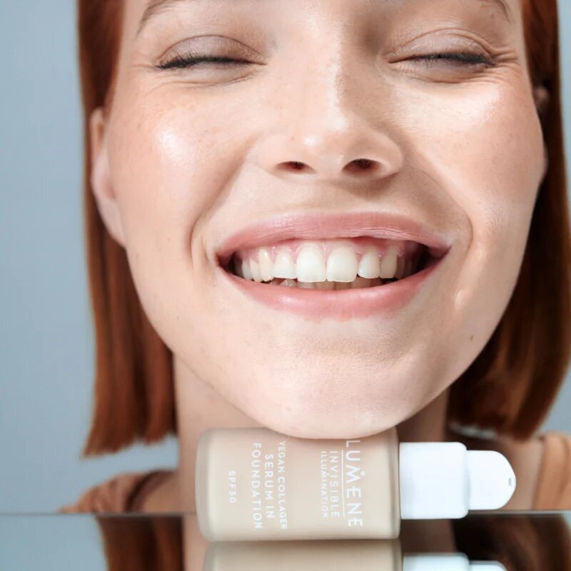 Lumene Invisible Illumination Vegan Collagen Serum in Foundation lehký make-up s vyživujícím účinkem SPF 30 1.5 30 ml