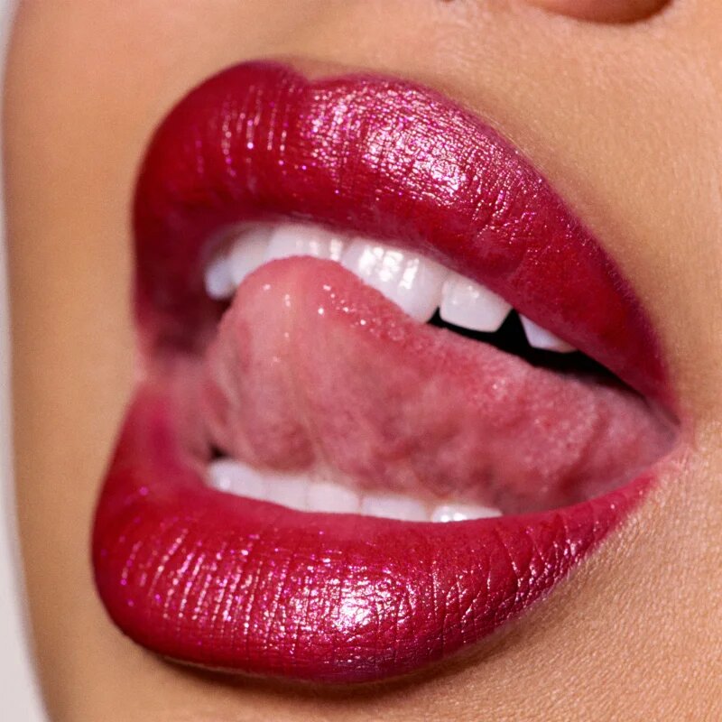 MAC Cosmetics Dazzlelips Crayon třpytivá rtěnka v tužce odstín Red Halo 1.5 g