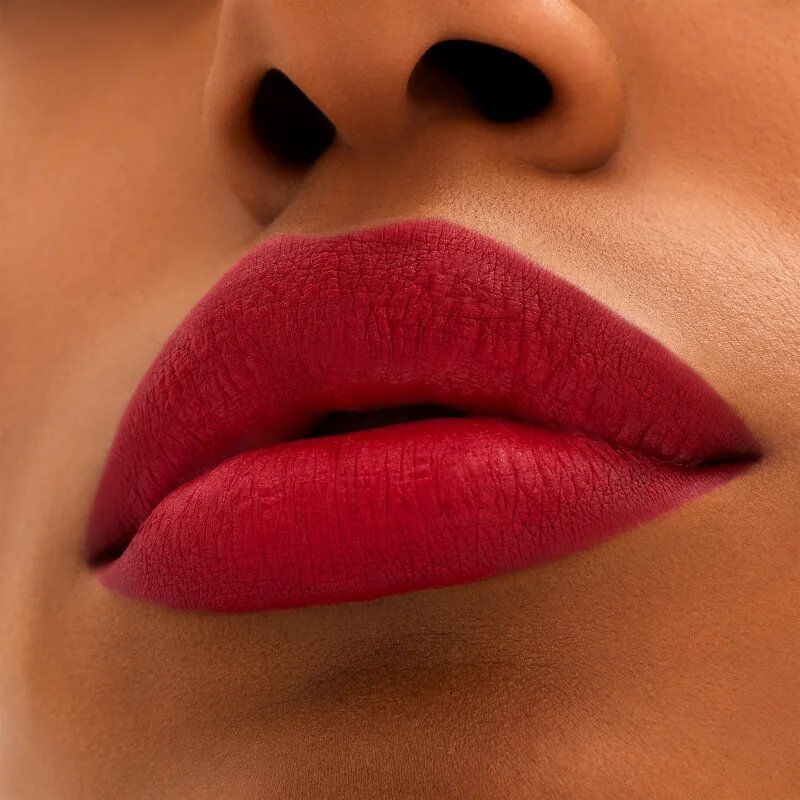 MAC Cosmetics Locked Kiss 24h Lipstick dlouhotrvající rtěnka s matným efektem odstín Ruby True 18 g