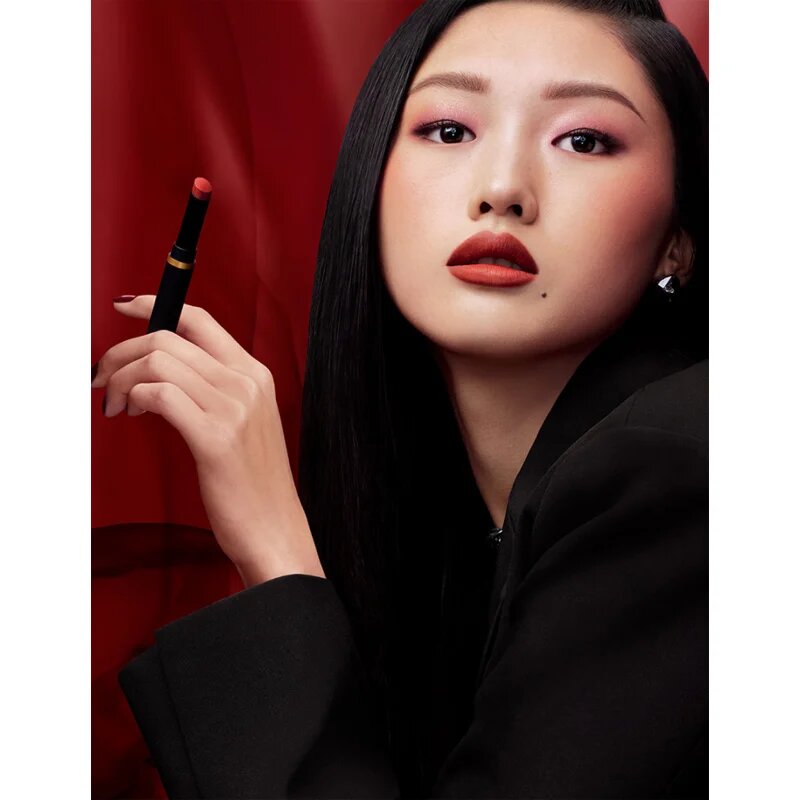 MAC Cosmetics Powder Kiss Velvet Blur Slim Stick matná hydratační rtěnka odstín Peppery Pink 2 g