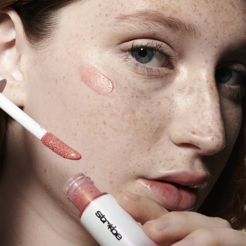 MAC Cosmetics Strobe Liquid Blush tekutá tvářenka odstín Ice Gleam 4.3 ml