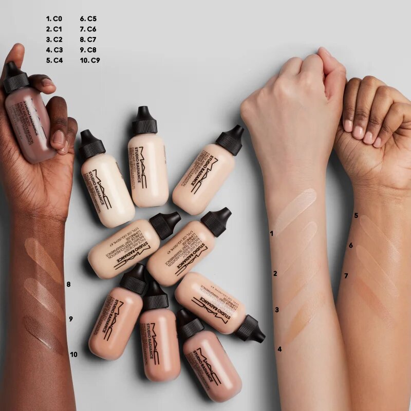 MAC Cosmetics Studio Radiance Face and Body Radiant Sheer Foundation lehký make-up na obličej a tělo odstín C6 50 ml