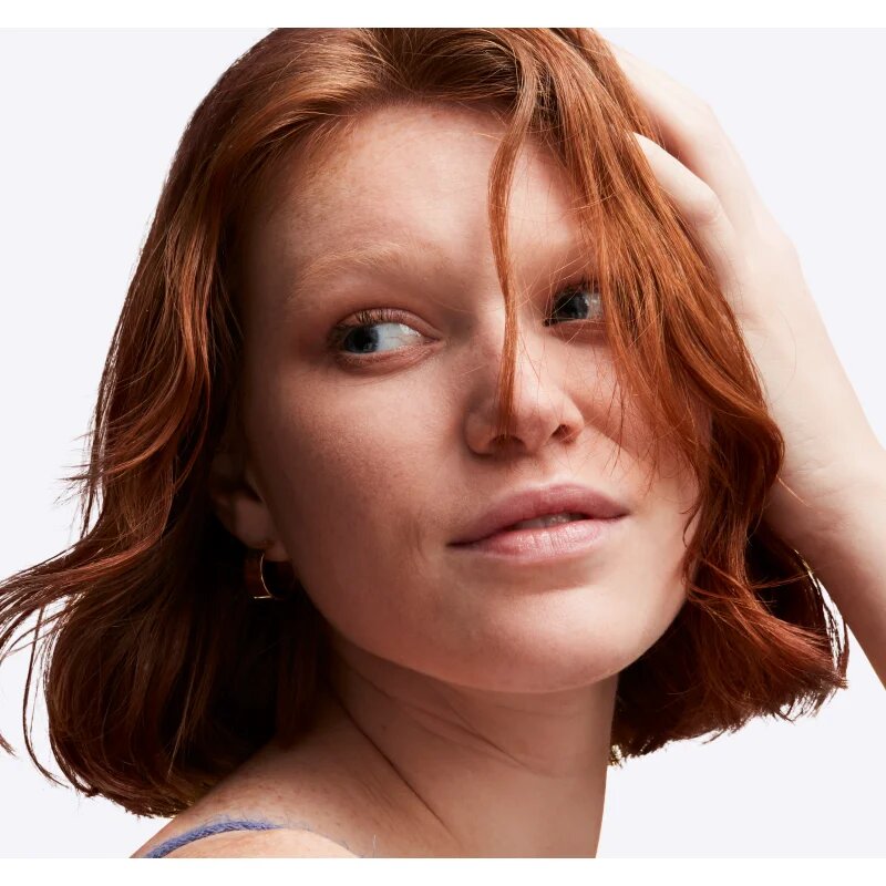 MAC Cosmetics Studio Radiance Face and Body Radiant Sheer Foundation lehký make-up na obličej a tělo odstín W2 50 ml