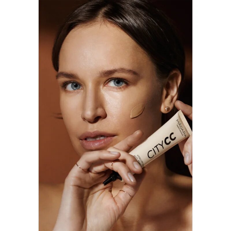 Mádara MÁDARA City CC CC krém pro jednotný tón pleti SPF 15 odstín Tan 40 ml