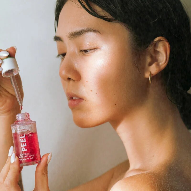 Mádara MÁDARA Peel hyaluronové sérum s peelingovým efektem 30 ml