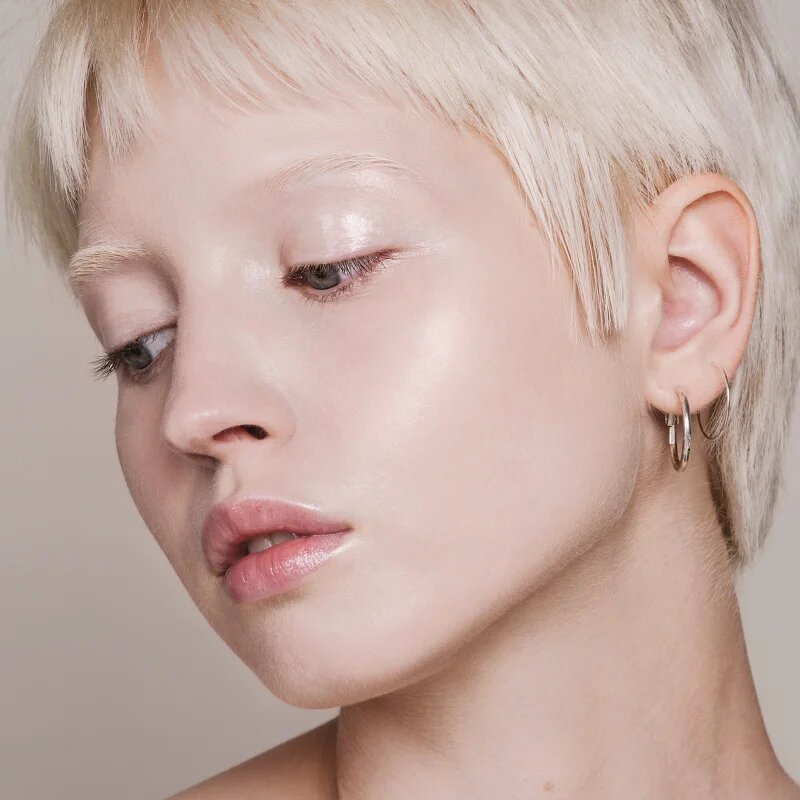 Mádara MÁDARA Skin Equal rozjasňující make-up pro přirozený vzhled SPF 20 odstín #10 Porcelain 30 ml