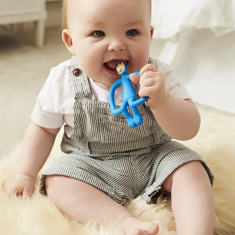 Matchstick Monkey Monkey Teether kousátko s kartáčkem 2 v 1 Blue 1 ks