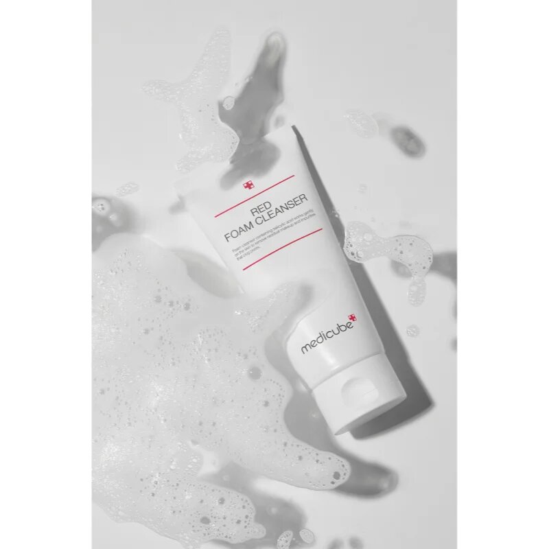 Medicube Red Foam Cleanser hloubkově čisticí pěna se zklidňujícím účinkem 120 ml