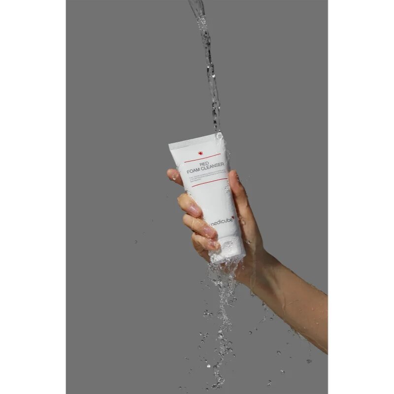 Medicube Red Foam Cleanser hloubkově čisticí pěna se zklidňujícím účinkem 230 ml