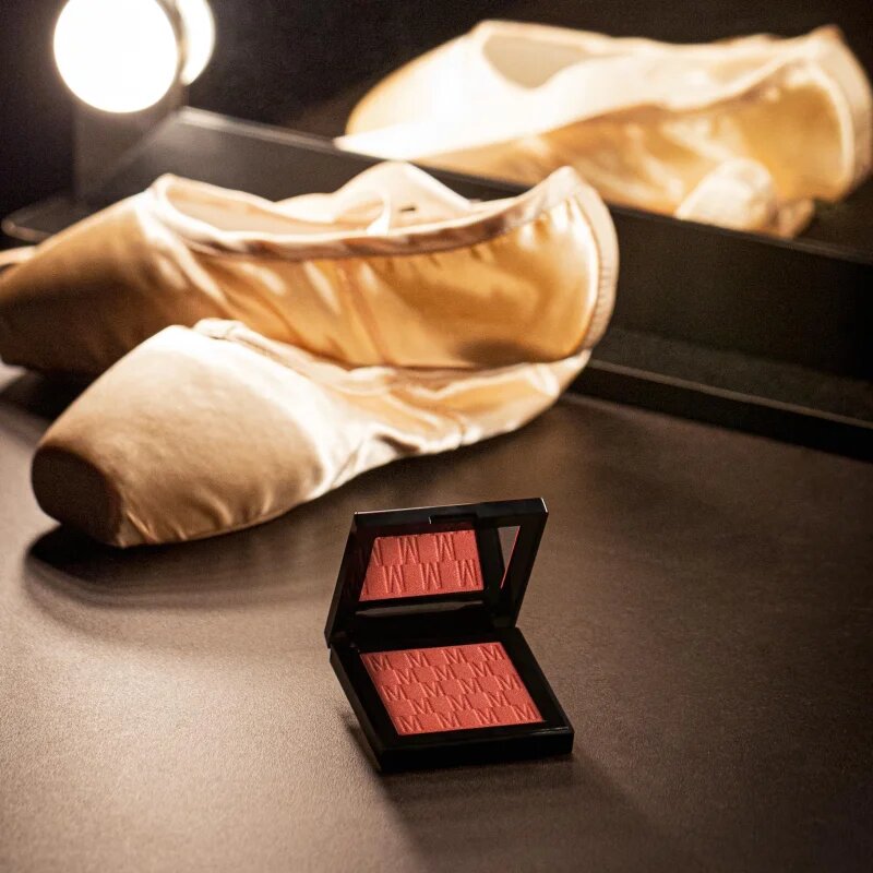 Mesauda At First Blush kompaktní tvářenka odstín Attraction 8.5 g