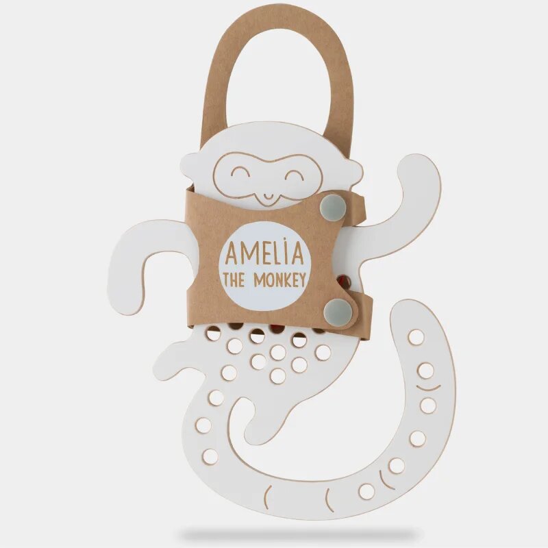 Milin Big Wooden Lacing Toy Monkey Amelia aktivity hračka 20 cm x 175 cm x 07 cm 1 ks