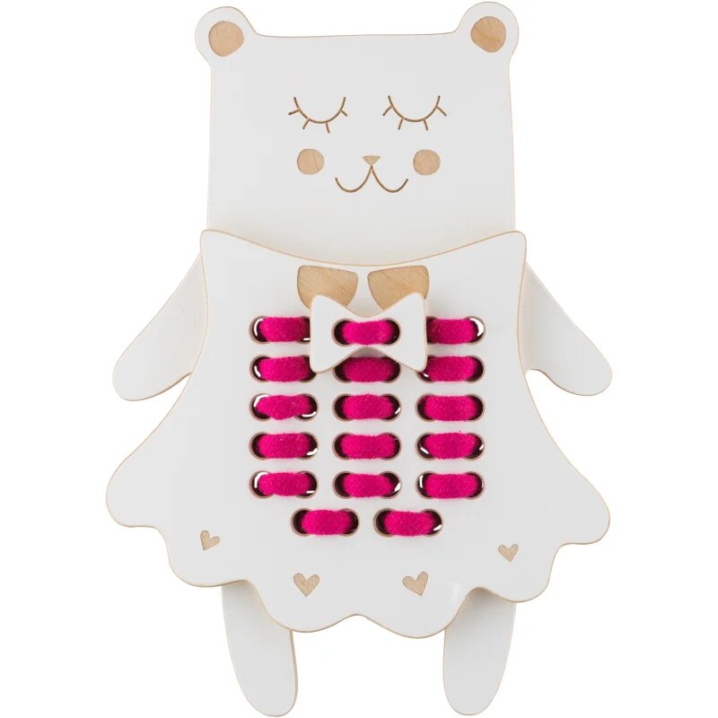 Milin Wooden Lacing Toy Mrs. Teddy aktivity hračka 22 cm x 16 cm x 07 cm 1 ks