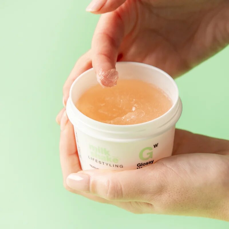 milk_shake® Lifestyling Glossy Wax vosk pro definici a lesk 90 ml