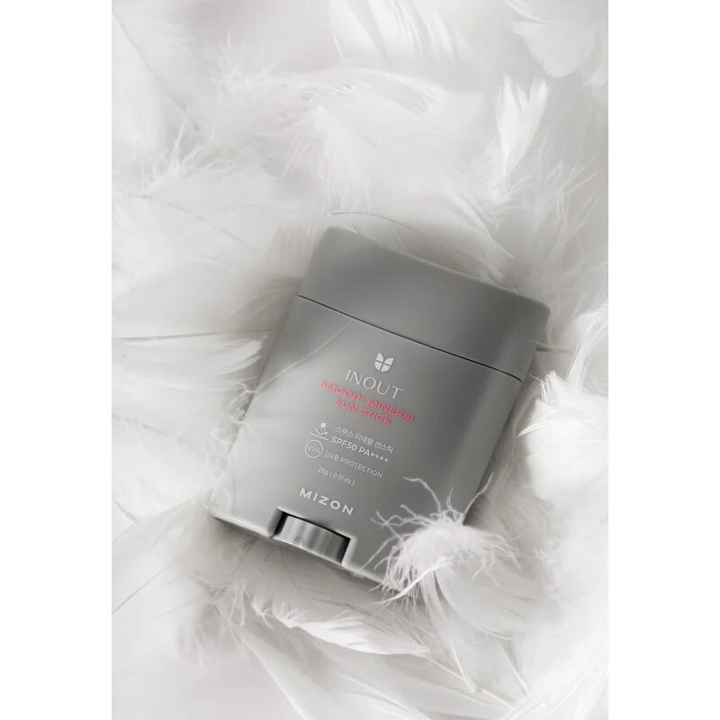 Mizon Inout Smooth Mineral Sun Stick minerální ochranný krém na obličej a citlivé partie v tyčince SPF 50+ 26 g