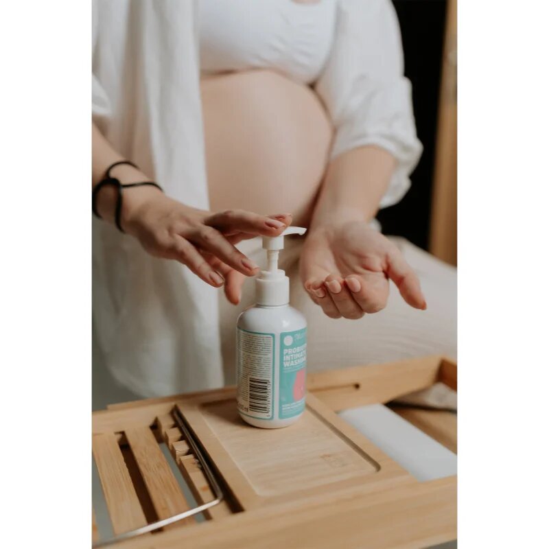 MomCare by Lina Probiotic Intimate Washing Gel probiotický mycí gel 200 ml