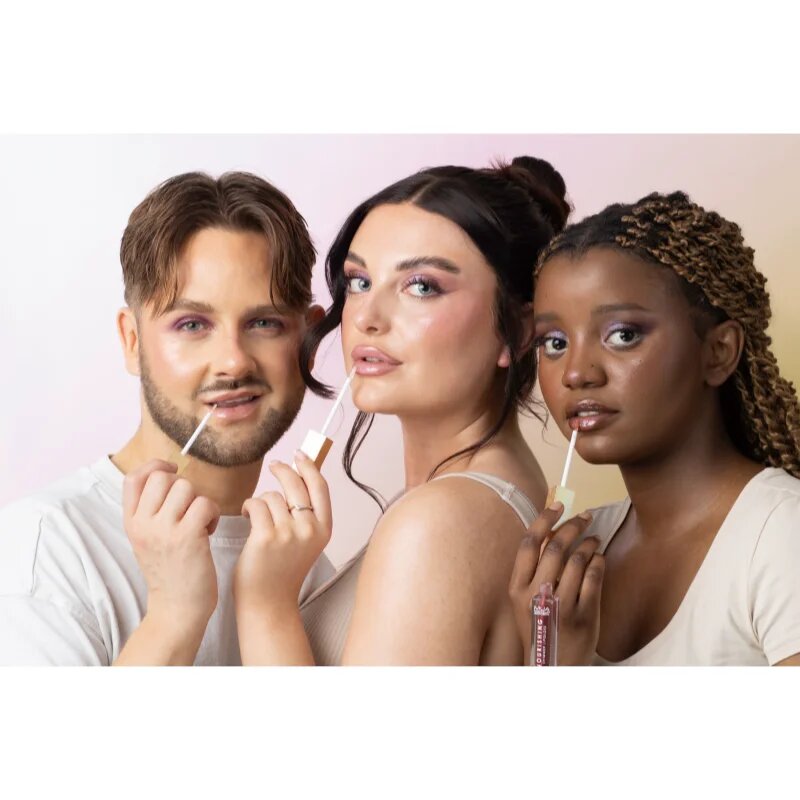 MUA Makeup Academy Virtual Glow vyživující lesk na rty pro třpytivý lesk odstín Metaversal Coral 6.5 ml