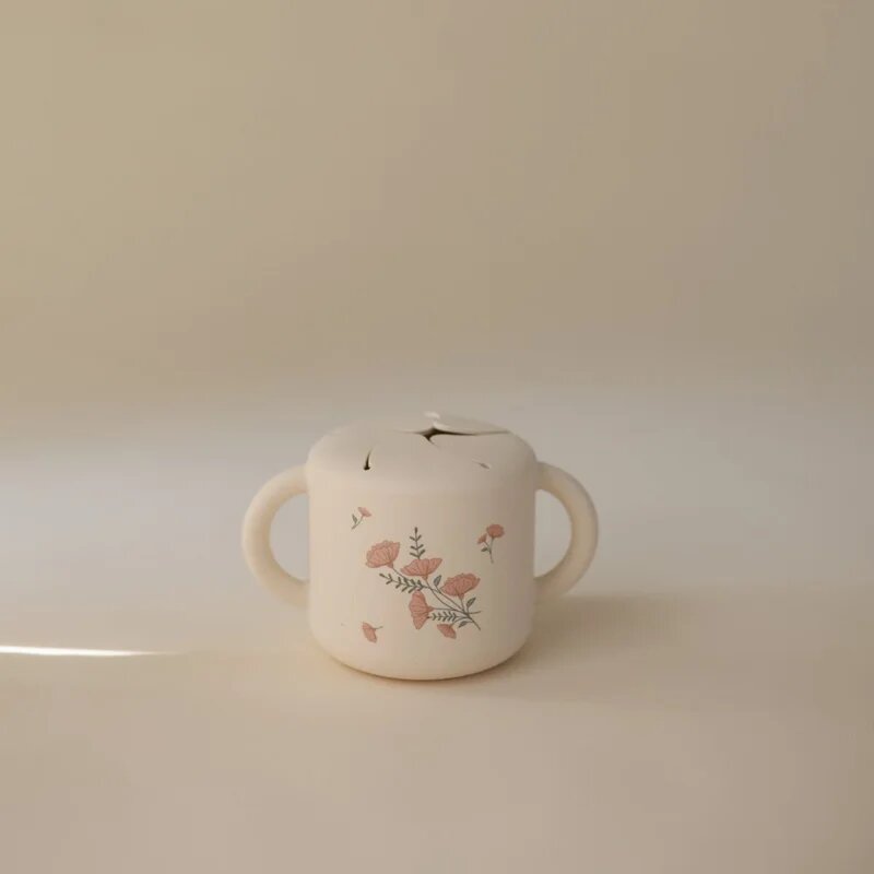 Mushie Baby Snack Cup hrnek na svačinku Pink Flowers 1 ks
