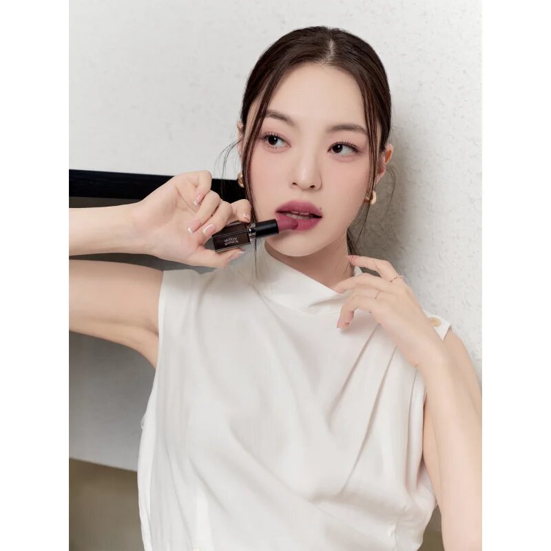 MUZIGAE MANSION Moodwear Blur Lipstick matná hydratační rtěnka odstín 007 Hippy 4 g