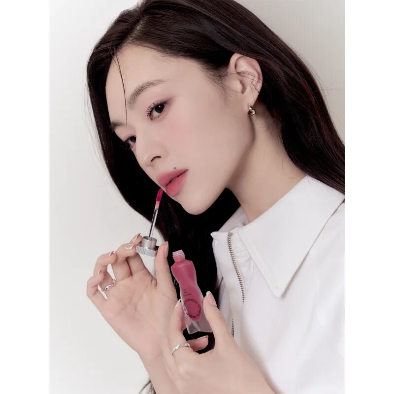 MUZIGAE MANSION Objet Water matná hydratační tekutá rtěnka odstín 005 Diva 5.8 ml