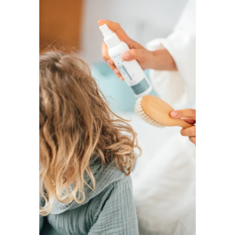 Naif Baby & Kids Hair Lotion bezoplachový vyživujíci kondicionér pro snadné rozčesání vlasů 150 ml