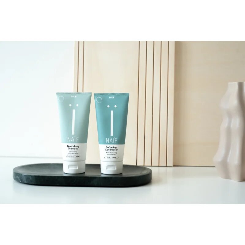 Naif Personal Care Shampoo jemný čisticí šampon pro všechny typy vlasů 200 ml
