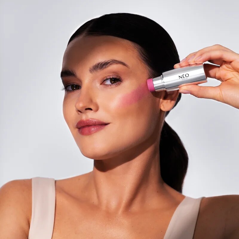 NEO MAKE UP Intense Serum Blush Stick krémová tvářenka v tyčince odstín 03 Light Pink 7 g