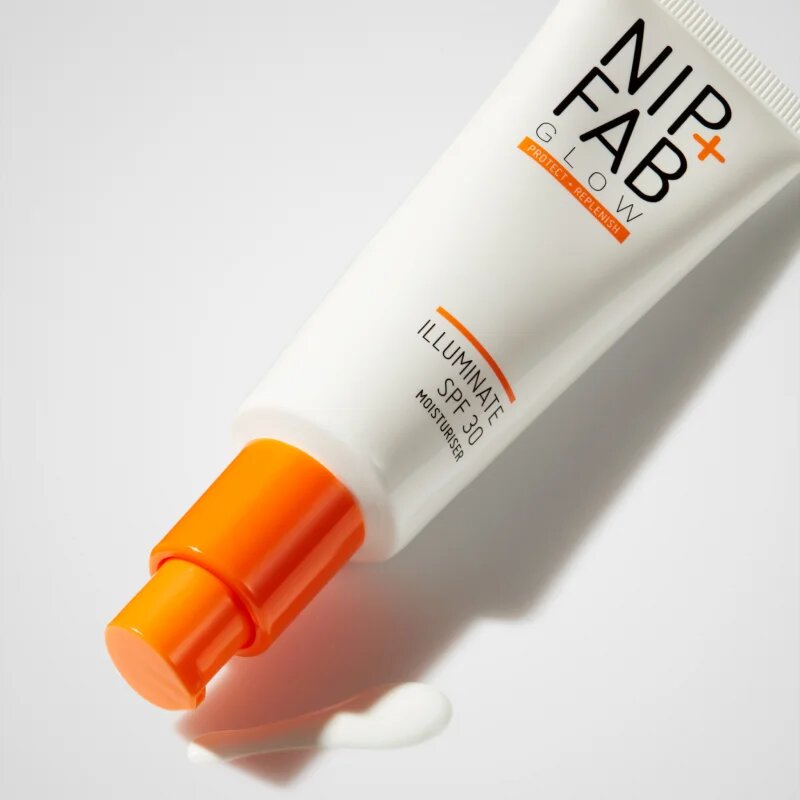 NIP+FAB Glow Illuminate rozjasňující pleťový krém SPF 30 50 ml