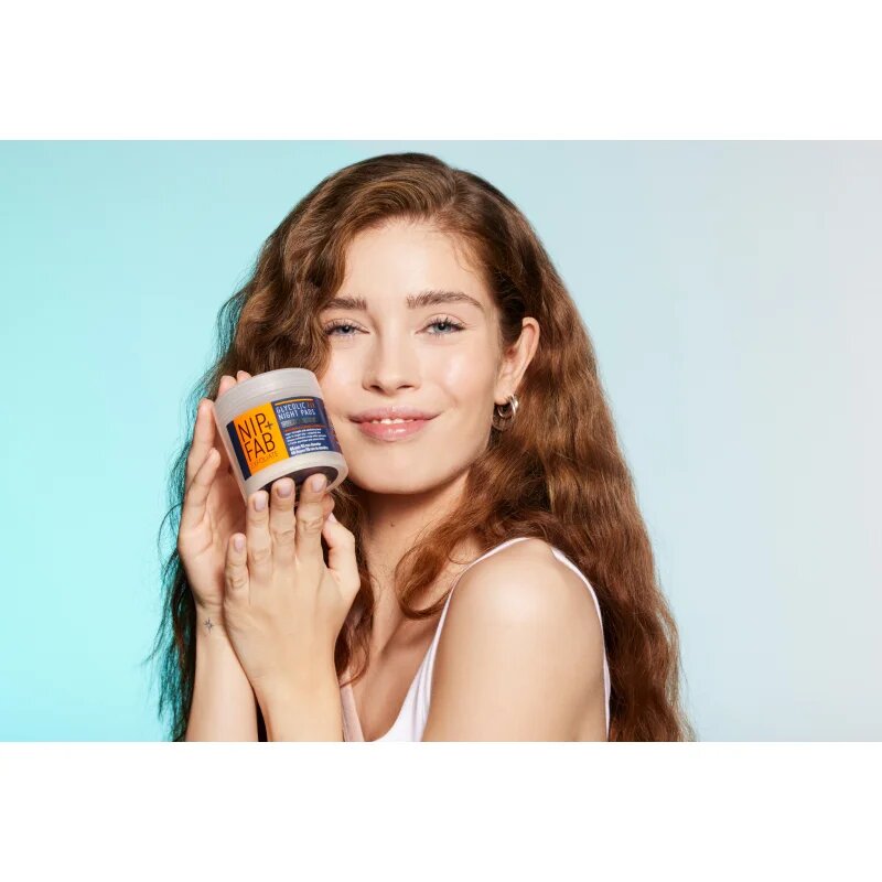 NIP+FAB Glycolic Fix Extreme noční čistící pleťové tampónky 60 ks